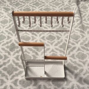 Amazon White and Brown Jewelry Organizer